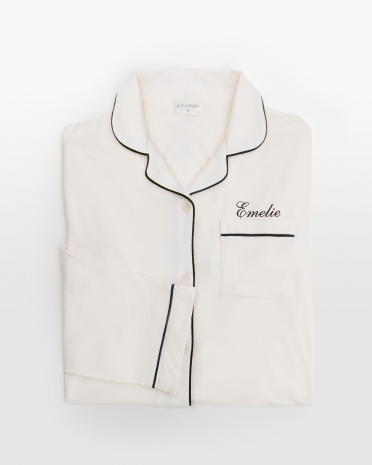 Naisten yöpaita nimellä